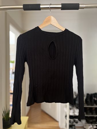 Schwarzes Langarmshirt von Edited, Grösse 36 - Neu!