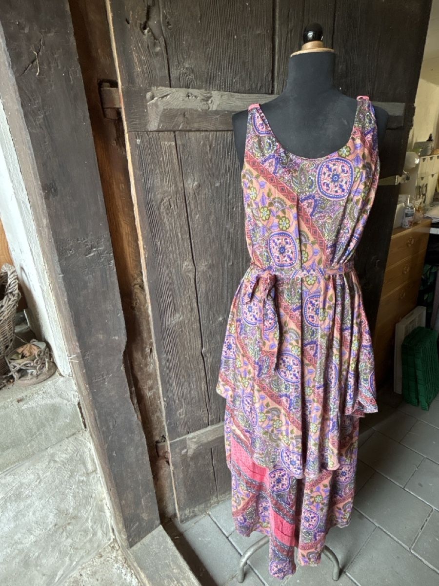 Kleider: Seidenkleid gemustert Grösse M – Gebraucht aus Kirchdorf BE von Stella130 4