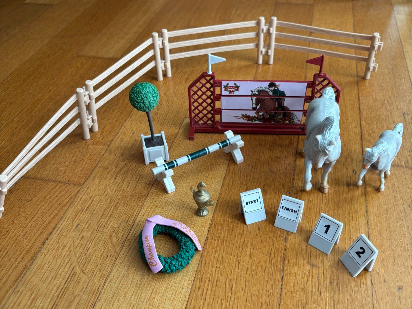 Schleich Giocattoli: Schleich Turnier / Hindernisse – Usato da Biel-Benken BL venduto da Bergerr