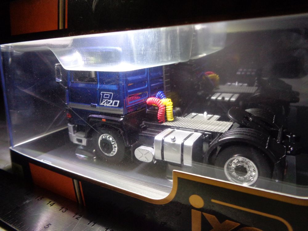Miniature IXO 1/43 - Camion Renault JN90 à Caisse Bâchée De 1970 - Vert