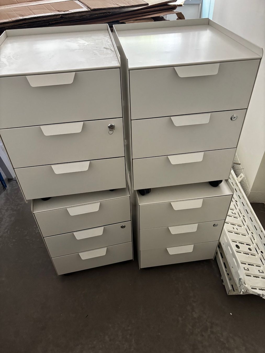Korpus: GRATIS 5x Rollcontainer mit Schubladen – Gebraucht aus Zürich von jos_g6sn