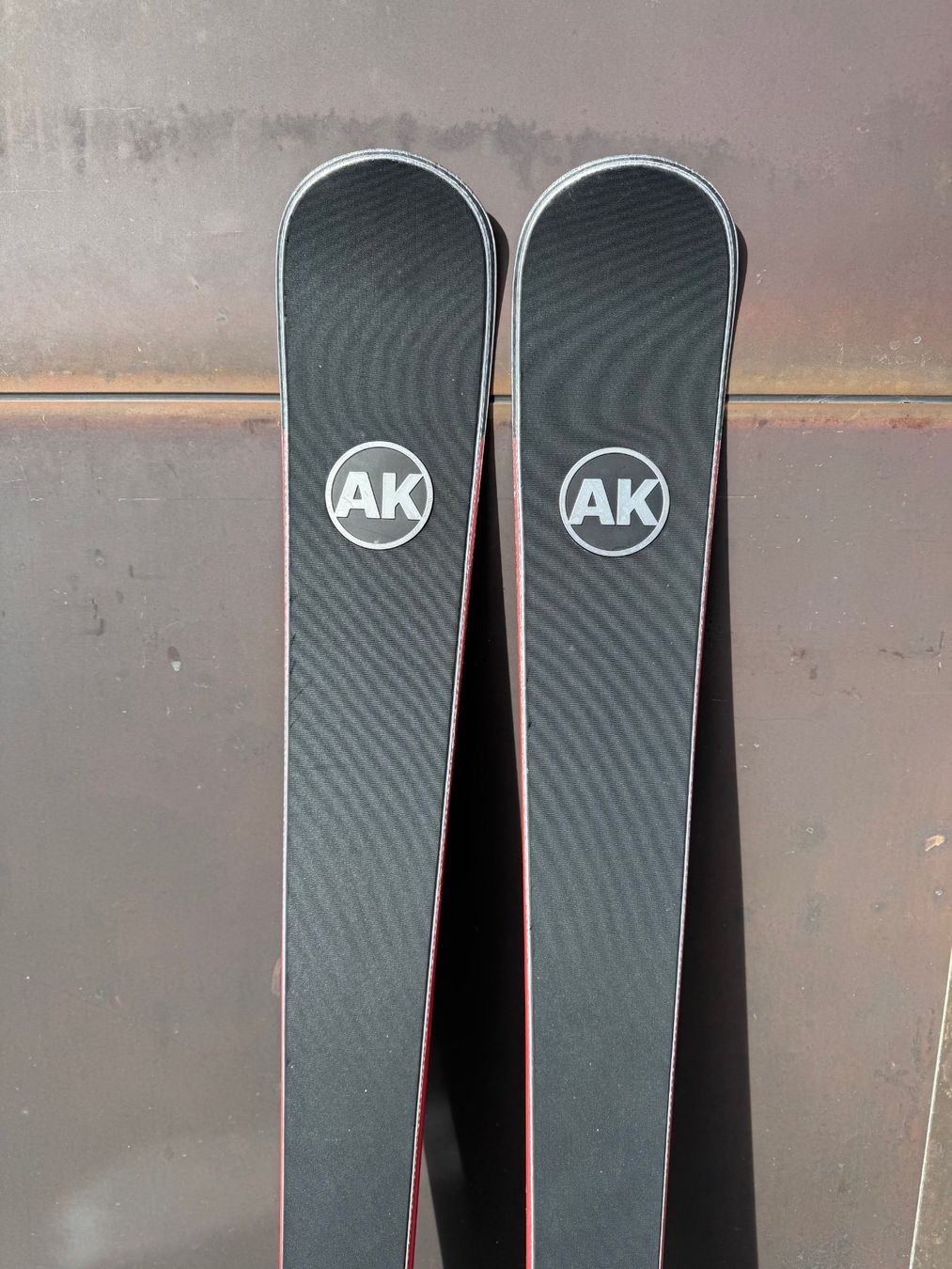 AK Ski Sci: AK Ski original red 176 cm neuwertig mit Bindung – Nuovo (secondo la descrizione) da Erlenbach ZH venduto da crapun 1