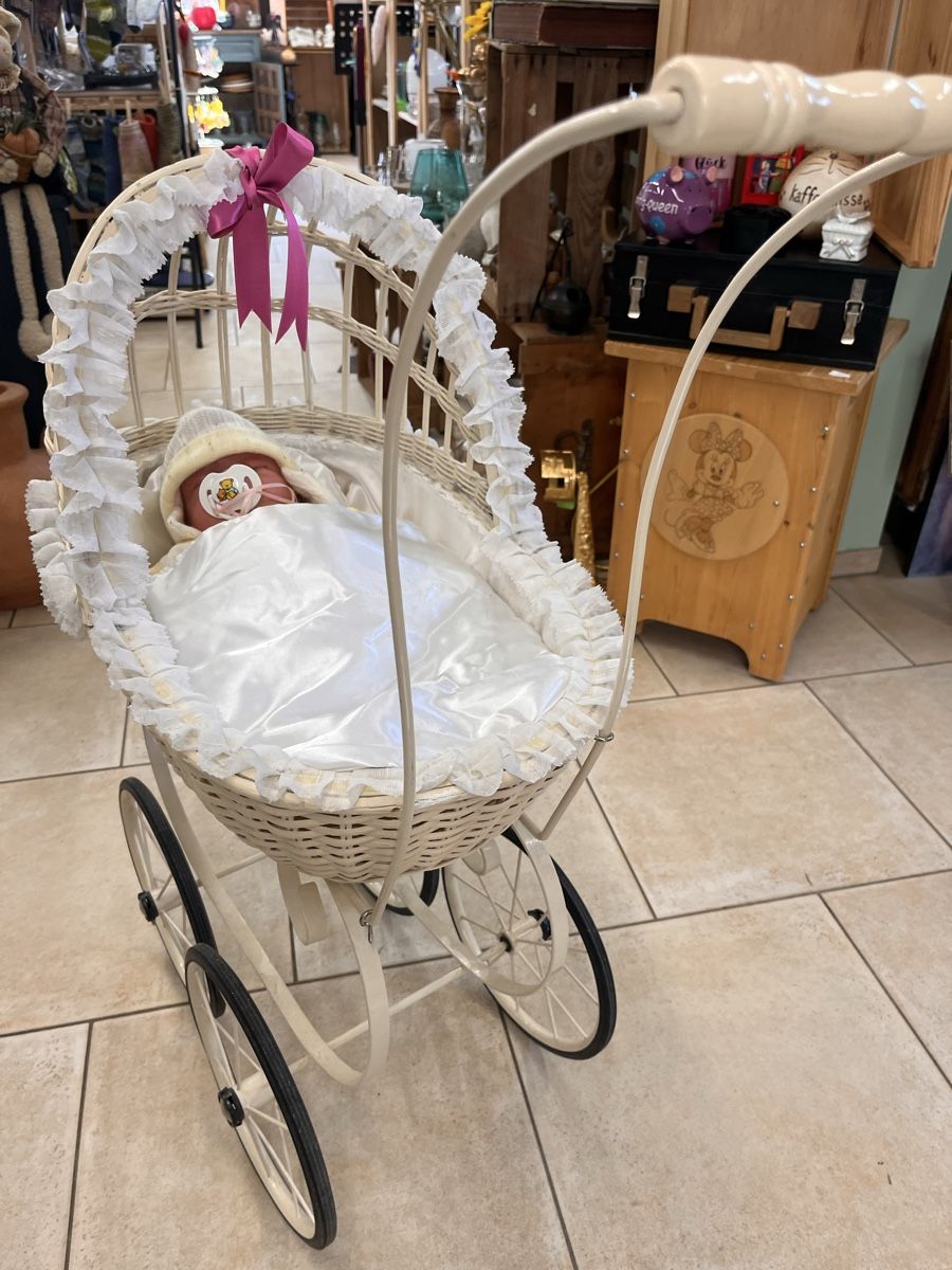 Carrozzine per bambole: Puppenwagen inkl. Puppe – Usato da Willisau venduto da AnNis_B. 2