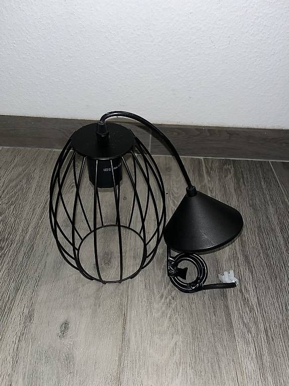 Kronleuchter & Deckenlampen: Suspension en métal noir – Gebraucht aus Servion von tat_rpx8