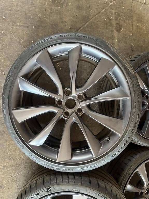 Pneumatici & Ruote complete: Tesla Model 3 20" Räder – Usato da Basel venduto da rav_csh6 2