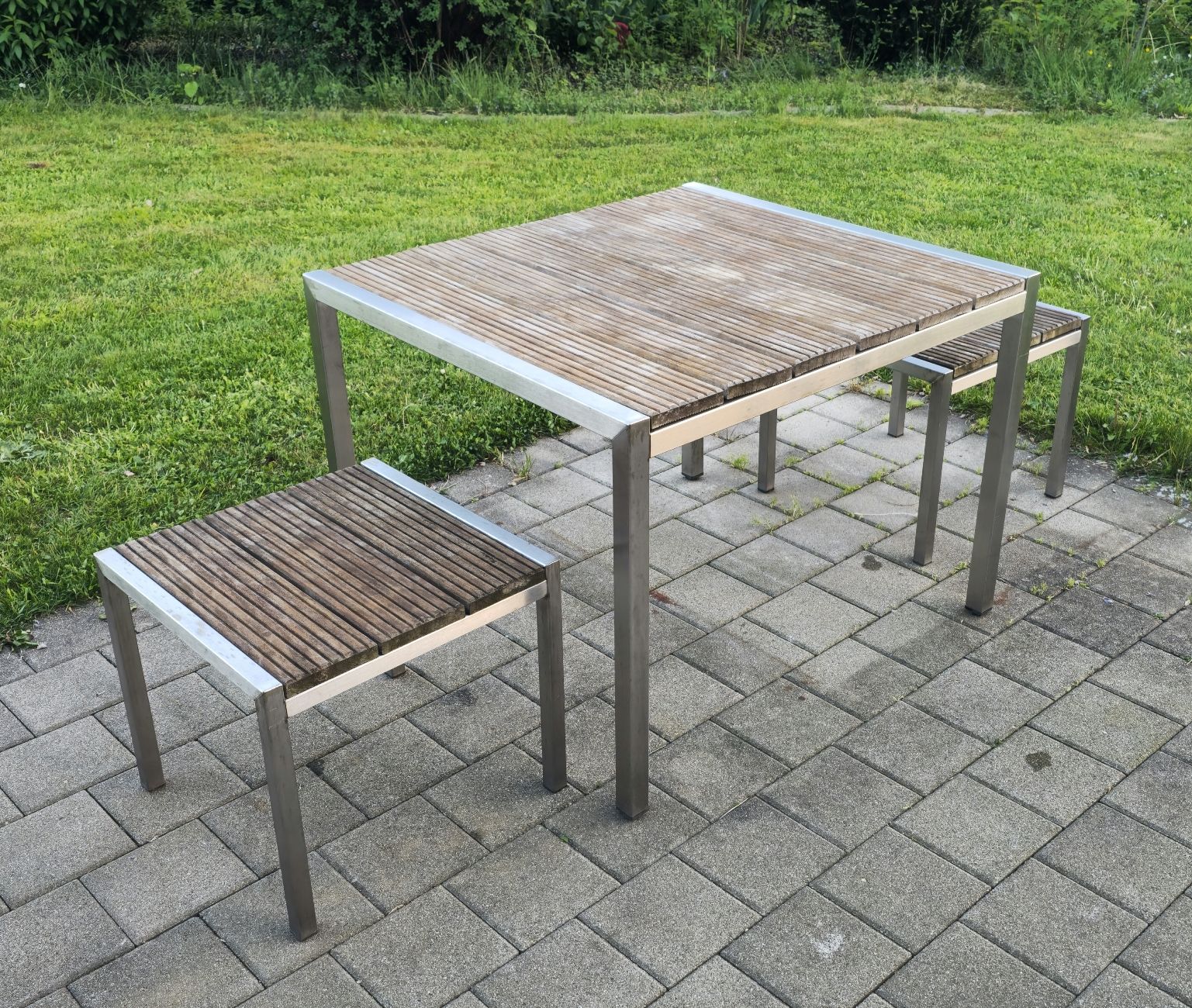 Tavoli: Gartentisch Holz / Edelstahl mit 2 Hocker – Usato da Etzgen venduto da VierRingeA6 2