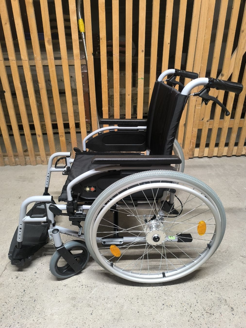 Sedie a rotelle: Rollstuhl Sitzbreite 49 cm – Usato da Allschwil venduto da BezoBezo 5