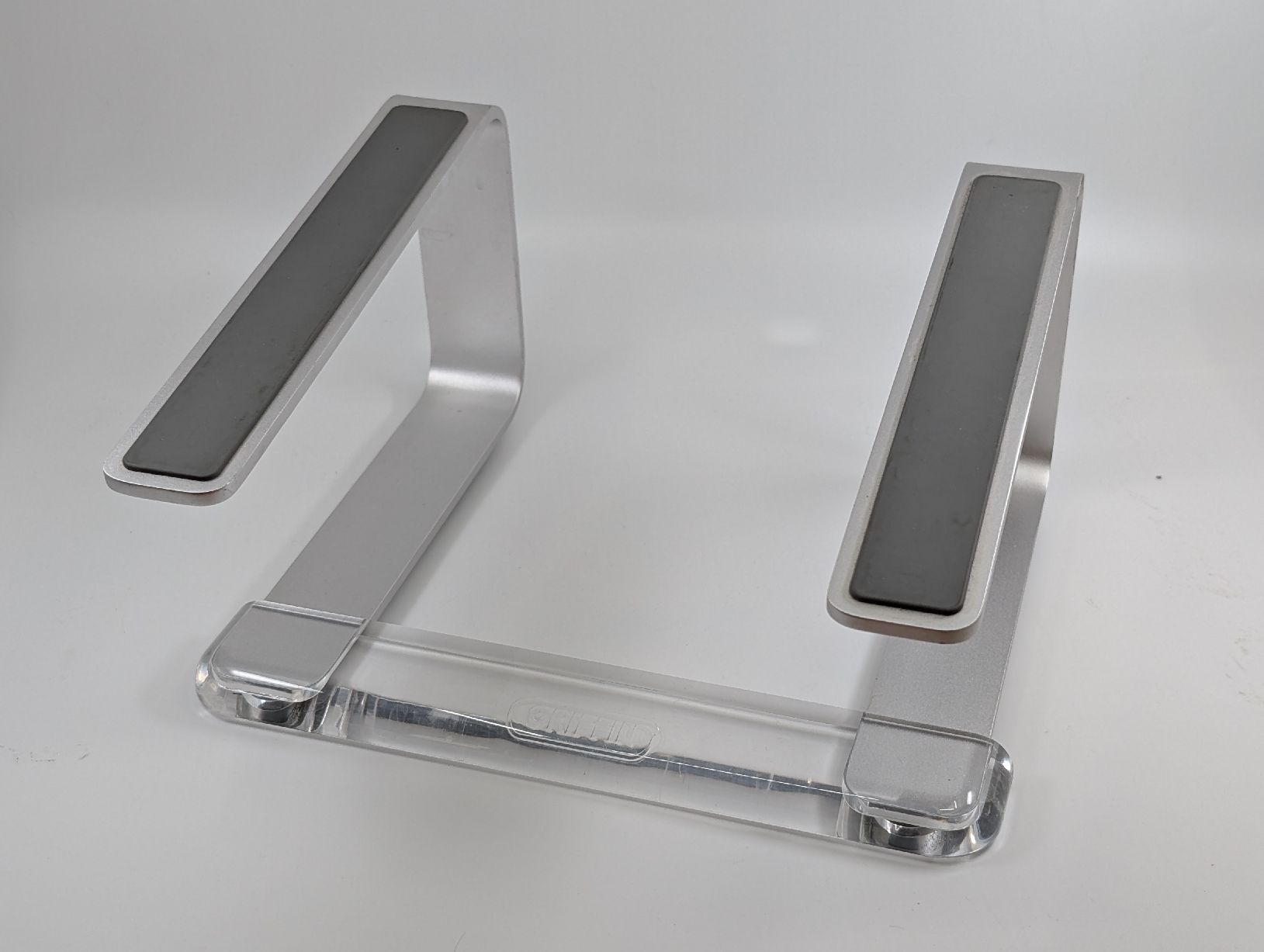 Racks & Cavalletti: Support Griffin Elevator pour ordinateur portable / MacBook  – Usato da Lutry venduto da Brocantosaurus