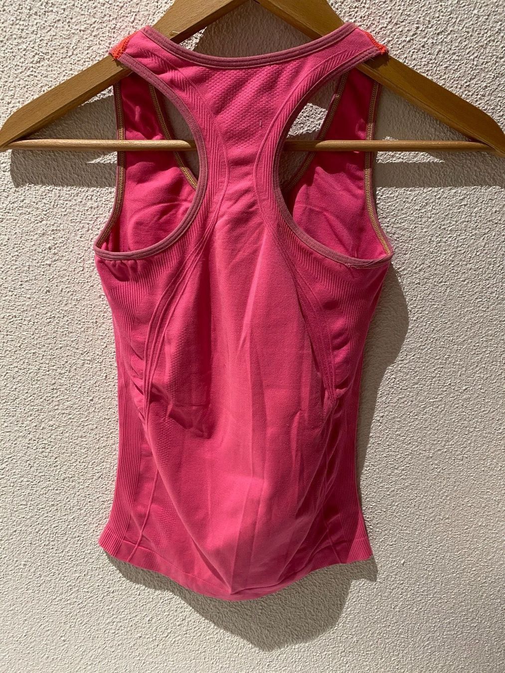 Tops: sport top pink gr xs – Gebraucht aus Neuhausen am Rheinfall von stundgirl 1