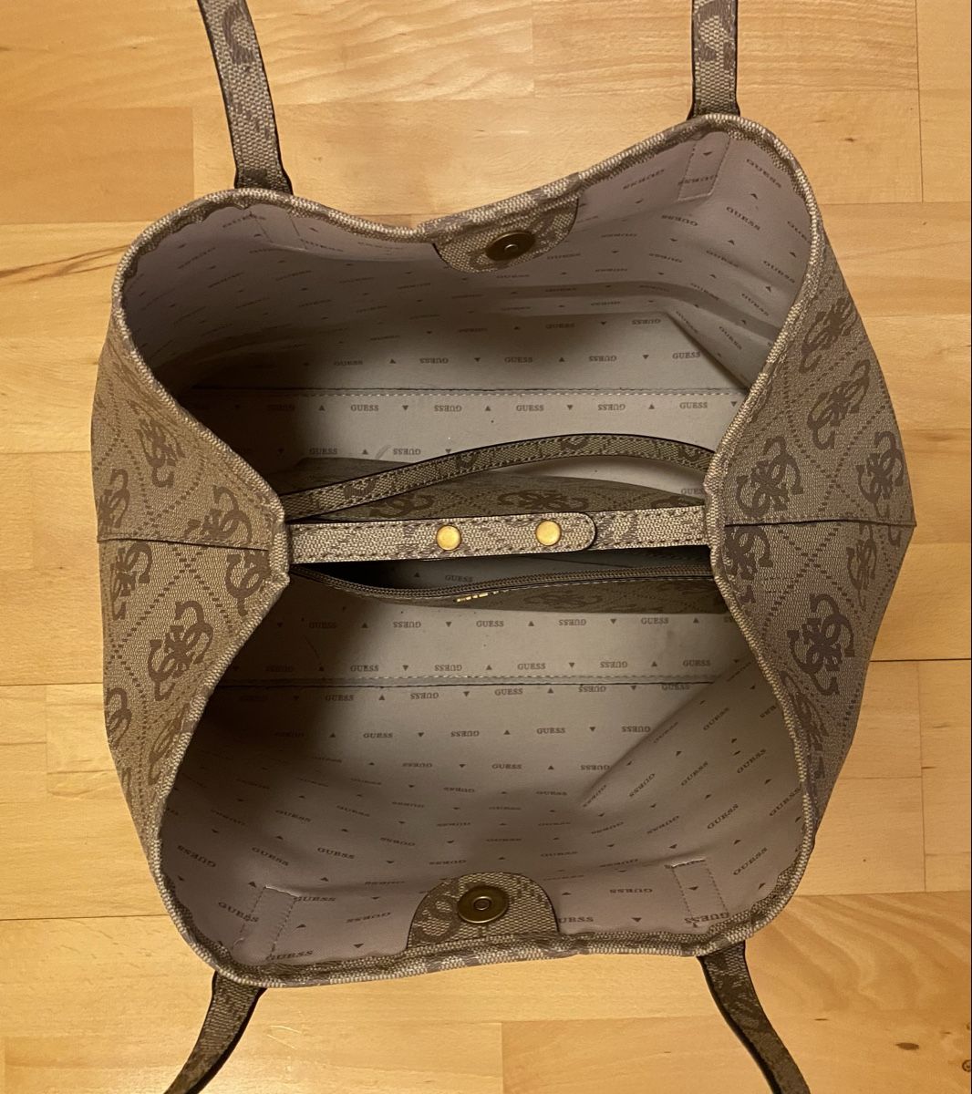 Guess Taschen für Damen: Guess Handtasche / Shopper – Neu (gemäss Beschreibung) aus St. Antönien von Schlomiflohmi 3
