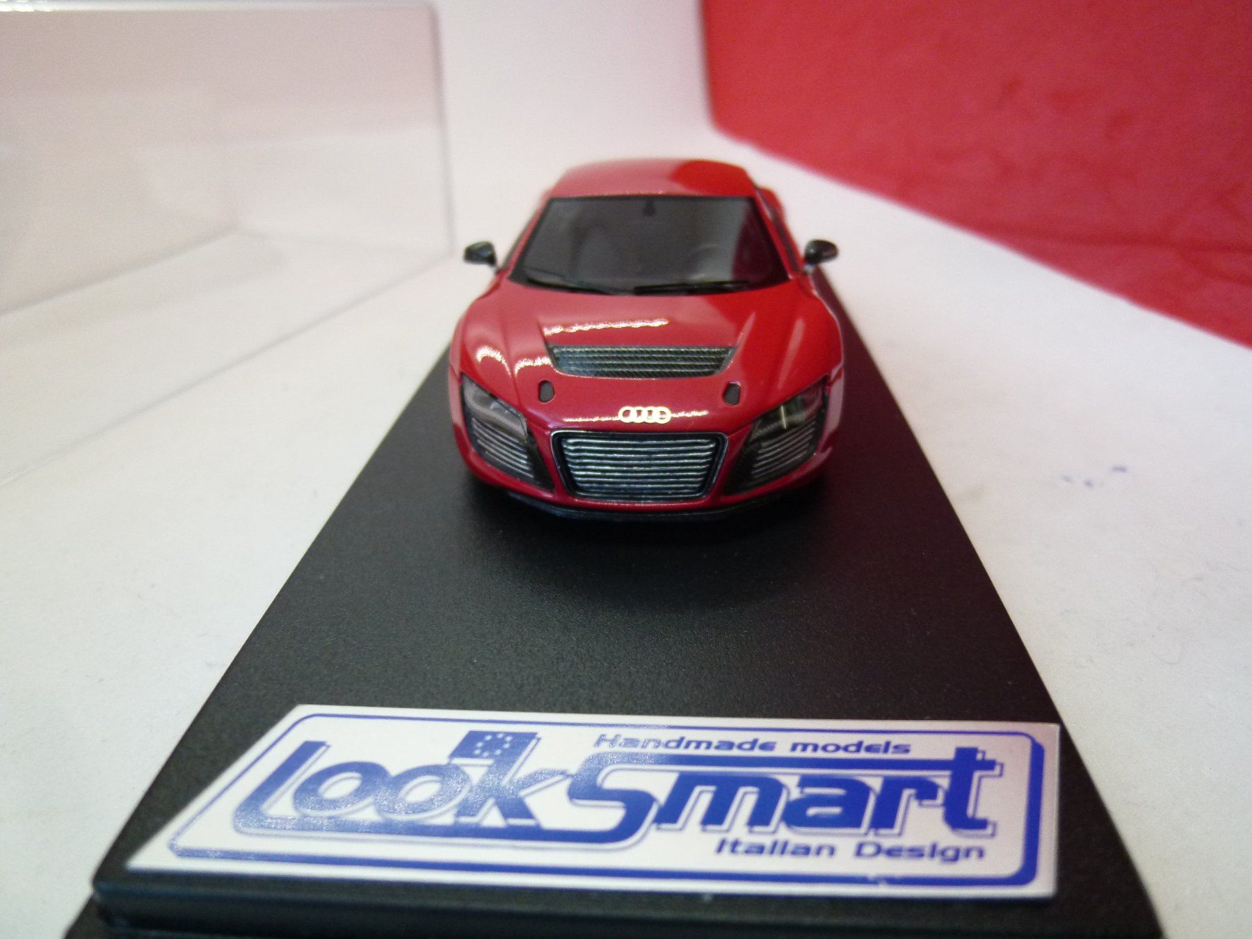 LookSmart Modellini d'auto: Audi R8  e-tron - rot -   in Box von   LOOKSMART – Usato da Reiden venduto da mondial2 1