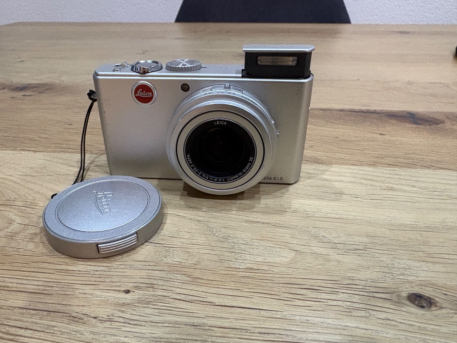 Leica Fotocamera: Leica D-Lux 2  Digitalkamera – Usato da Lausen venduto da sen_jm7c 1