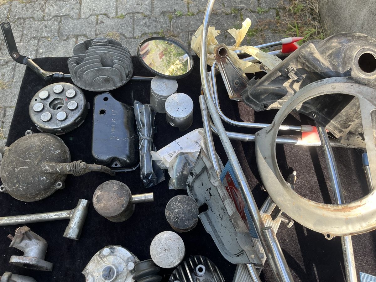 Vespa Tutti pezzi di ricambio per scooter: Lot Vespa Teile – Usato da Thun venduto da Cpia 4