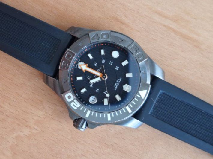 Victorinox Orologi: Victorinox Dive Master 5 Quartz Midsize 38mm – Usato da Reinach BL venduto da Softseller 4