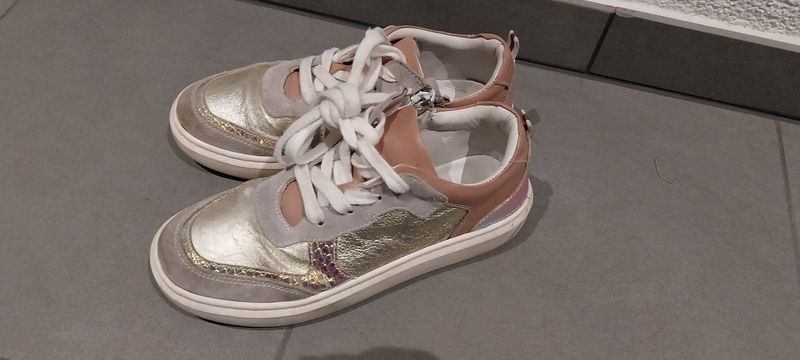 Friboo Scarpe per ragazze: Sneaker / Halbschuhe Gr. 32 – Usato da Oberhofen AG venduto da iitf2020