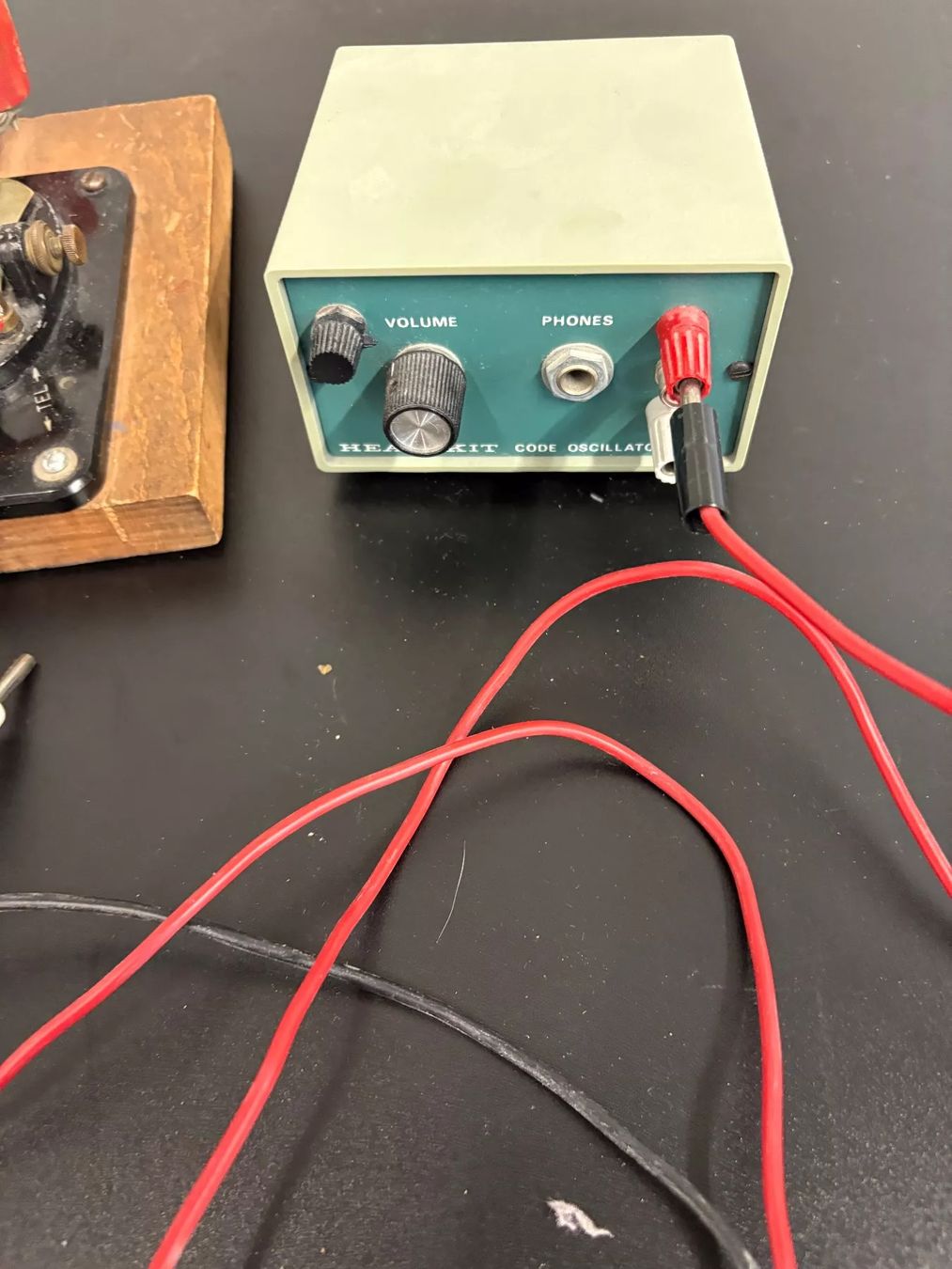 Radiocomunicazione: Heathkit Code Oscillator und Morsetasten Set gebraucht – Usato da Wiesendangen venduto da plus-minus 3