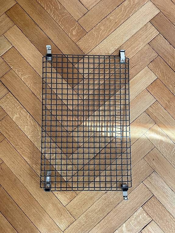 Griglie e Inferriate: Grilles range-câbles pour table USM – Usato da Genève venduto da Bruno1985