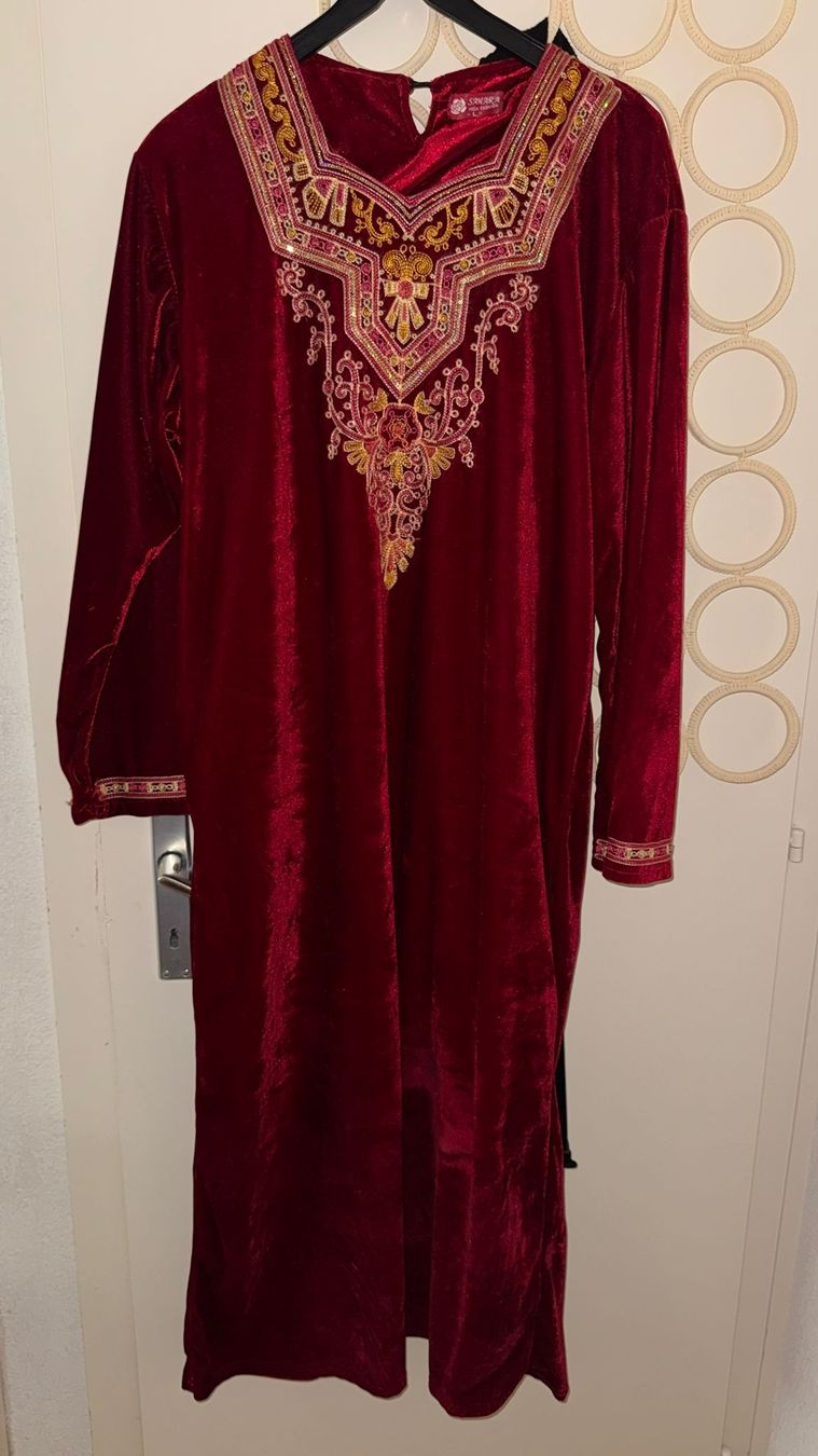 Vestiti: Robe velours rouge brodée taille L neuve – Nuovo (secondo la descrizione) da Monthey venduto da Chez-Dani-81