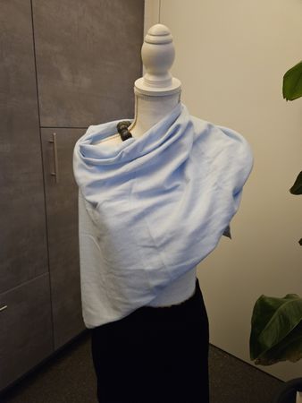 Schulterstola hellblau gestrickt guter Zustand