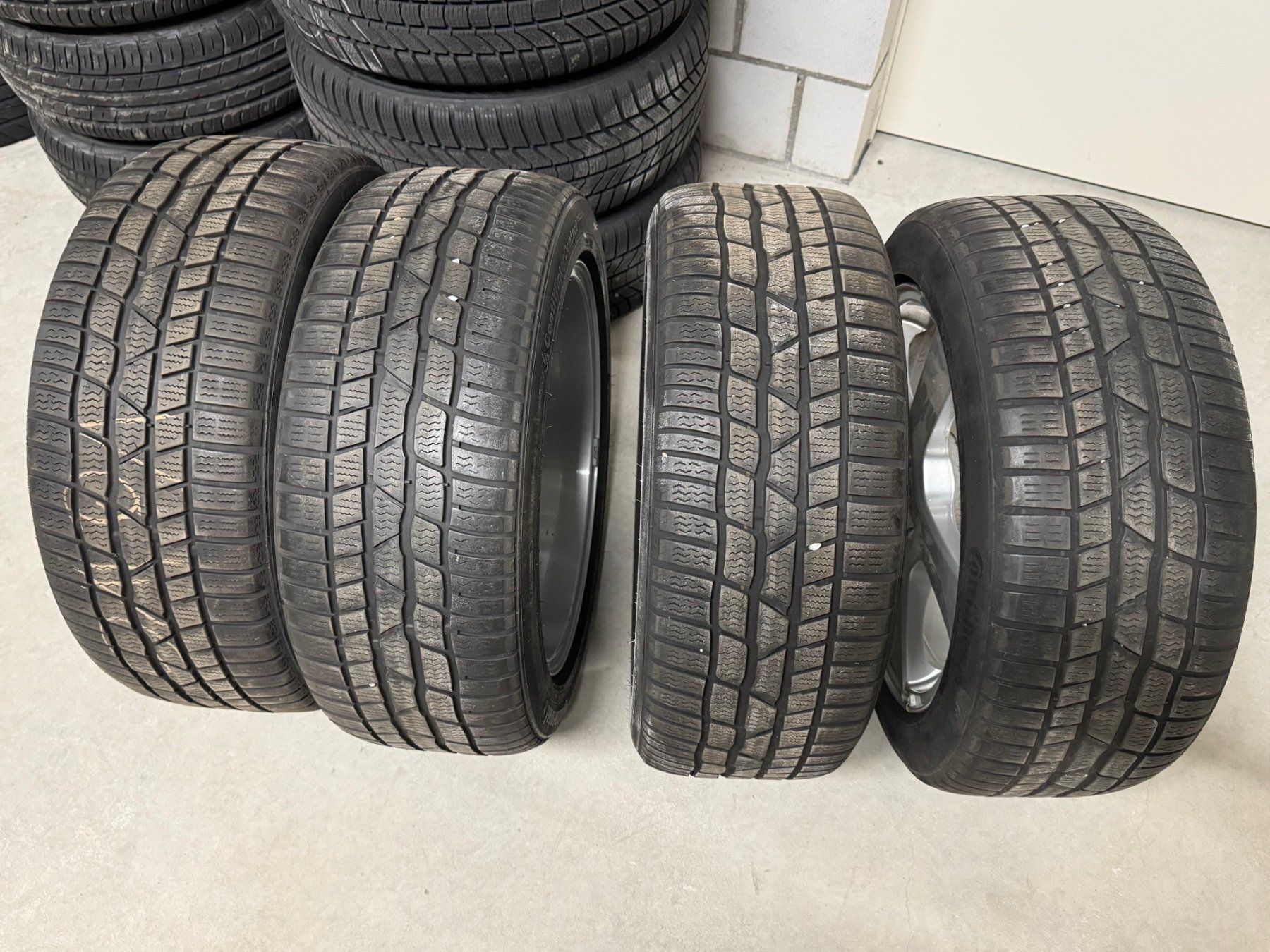 Volvo Pneus & Kompletträder: Volvo originalräder 7" x 17" – Gebraucht aus Amsoldingen von 242GT 9