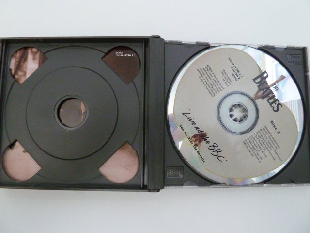 CD: Beatles - Live at the BBC  (2 CD's) – Usato da Au ZH venduto da sikoku 2