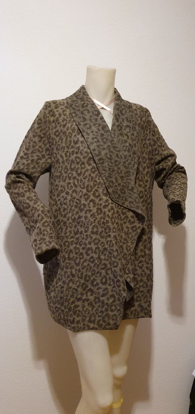 Giacche: ZAİDA Kardigan gr38, woollblend – Usato da Niederbipp venduto da fashionfuchs 2