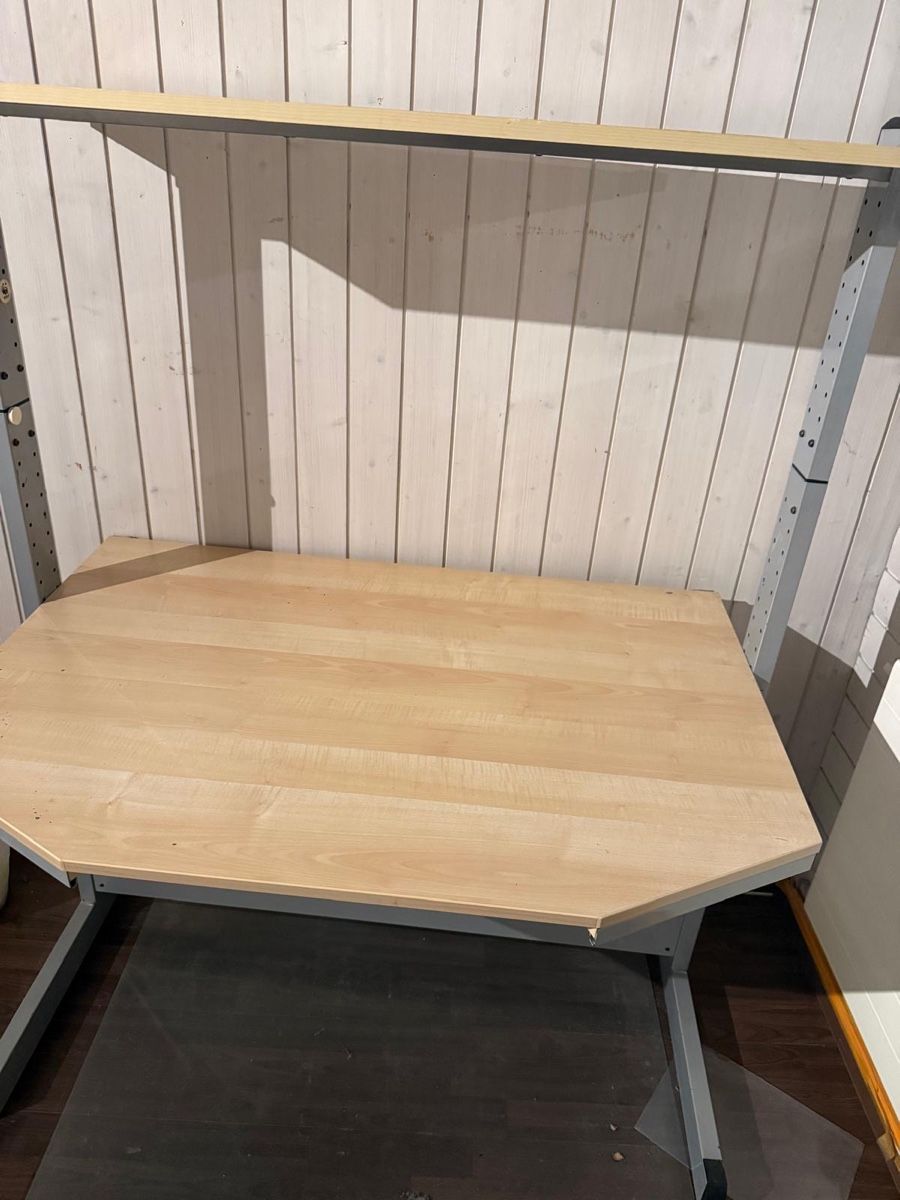 Bureaux: Schreibtisch Buche mit Regal gebraucht – D'occasion à Winterthur par Neuesim 1