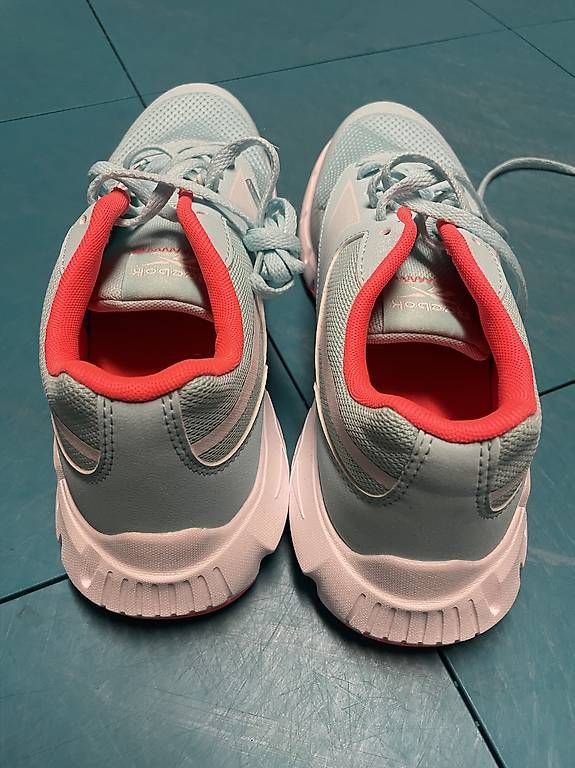 Scarpe da uomo: Hallenturnschuhe Rebook Gr. 40 – Usato da Biel/Bienne venduto da Hamamlezi 2