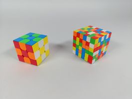 2 Rubik's cubes sans bord noir (stickerless)