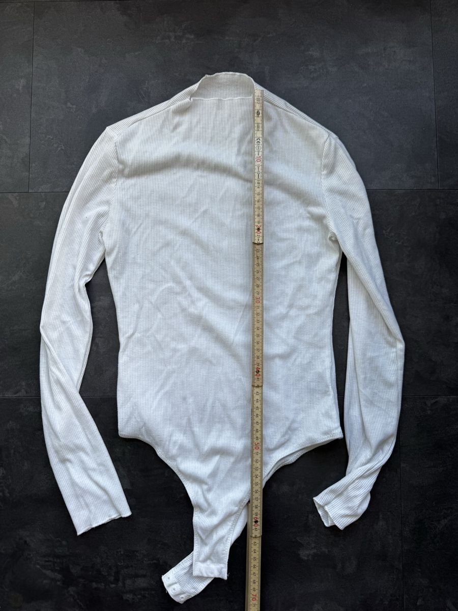 Top: White Ribbed Long Sleeve Bodysuit – Usato da Zürich venduto da forestF4iry 1