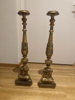 Paar antike Kirchen-Kerzenständer – Holz handgeschnitzt & ve