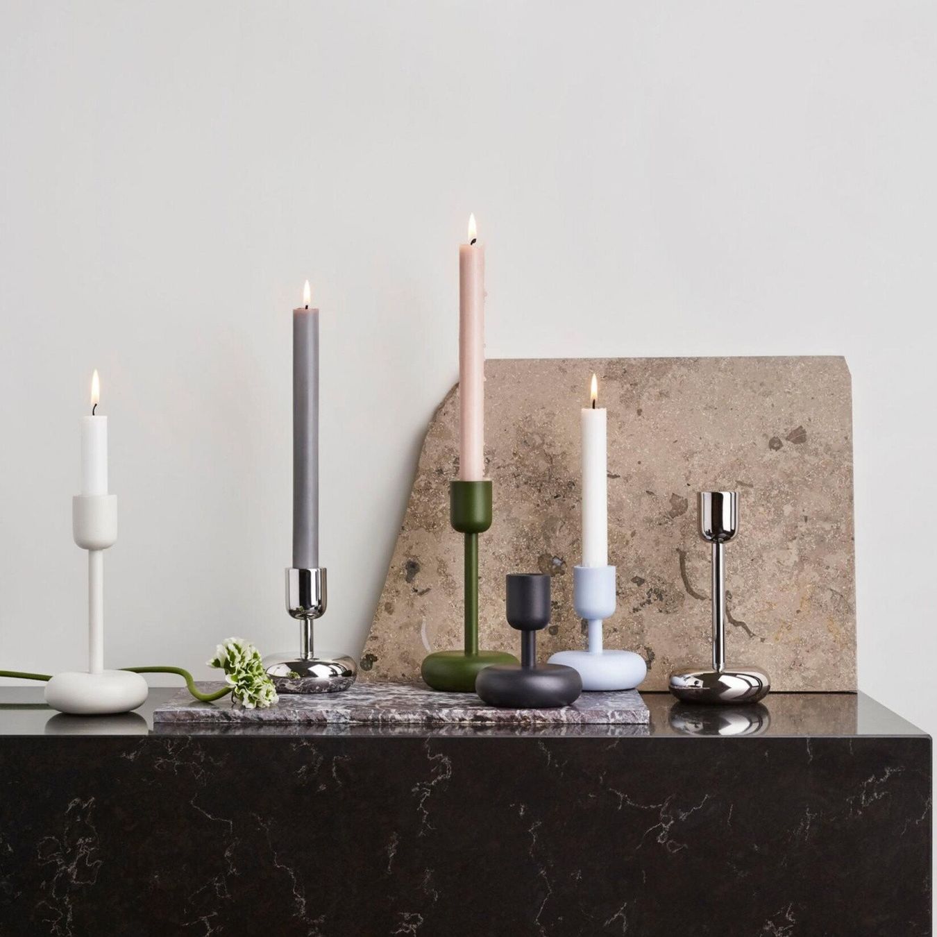 Iittala Portacandele: 1 x Iittala Nappula: Kerzenständer 183mm, silber – Nuovo e nell'imballaggio originale da Mönchaltorf venduto da godetra