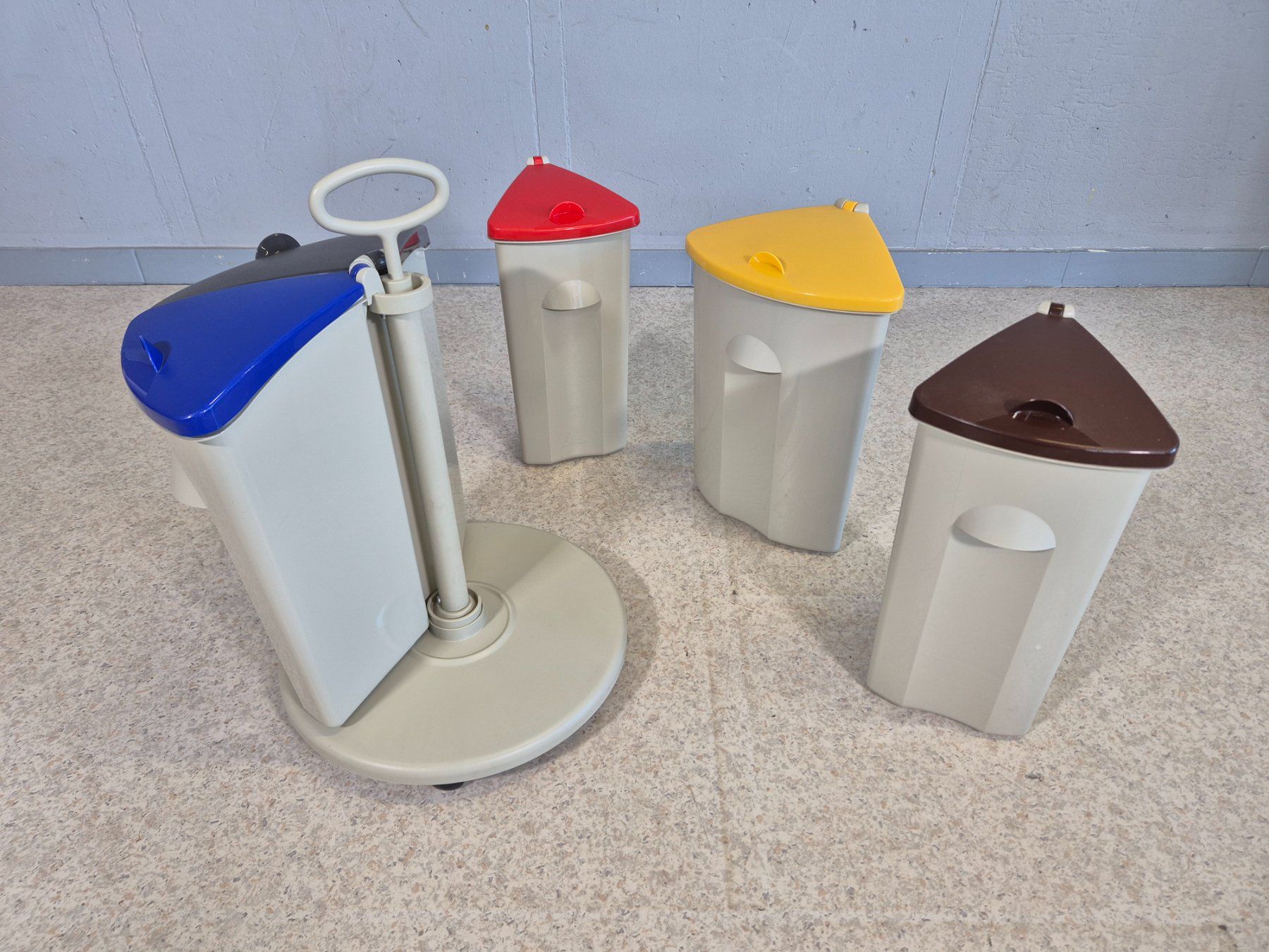 Abfalleimer: 1997 Witzmann Multisorters Abfallkübel Mülleimer Mülltrenner – Gebraucht aus Nottwil von Wondewa-Shop 3