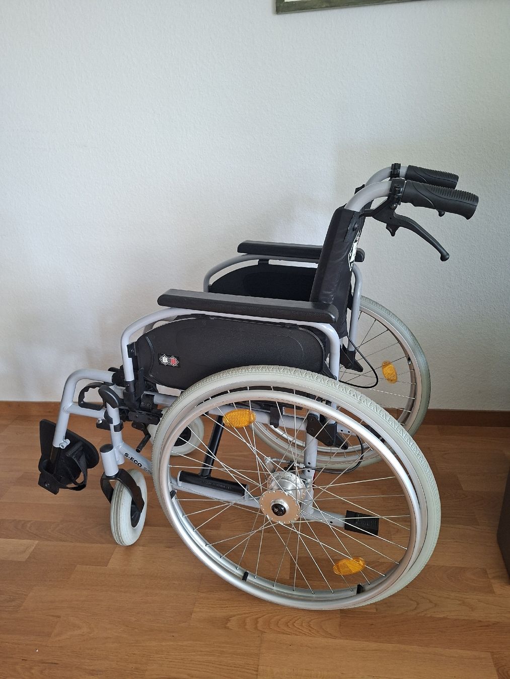 Sedie a rotelle: Rollstuhl wenig gebraucht mit Sitzkissen – Usato da Jegenstorf venduto da Bergeran 2