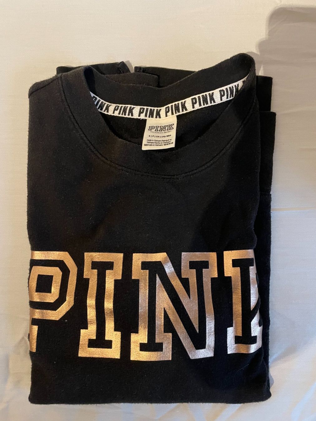 Victoria's Secret Pullover & Sweatshirts: VICTORIA'S SECRET PINK Pullover, black/gold, size S – Gebraucht aus Crans VD von RM0709