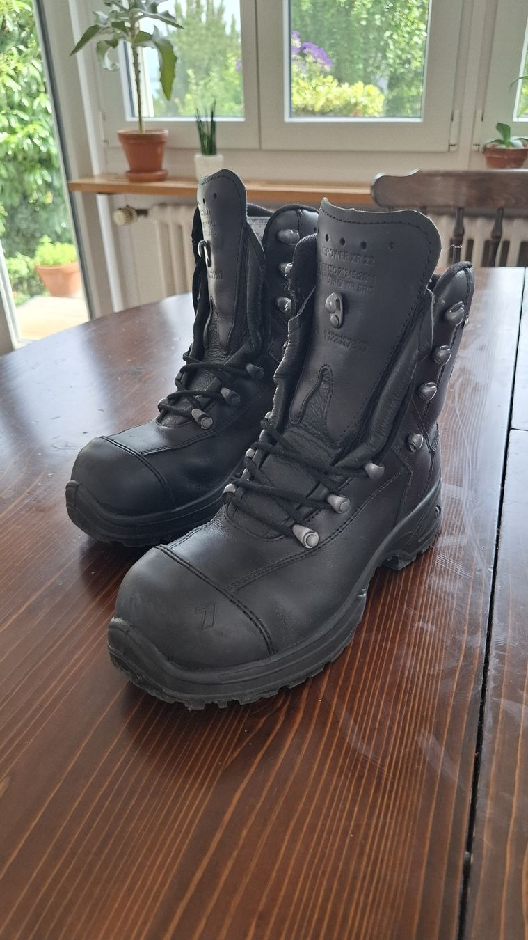 Scarpe da uomo: Sicherheitsschuhe Grösse 37 – Usato da Birrwil venduto da voe_nxc8 1