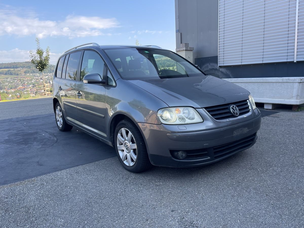 VW Autos: VW Touran 2.0TDI 7 Platz – D'occasion à Spiez par bertula 1