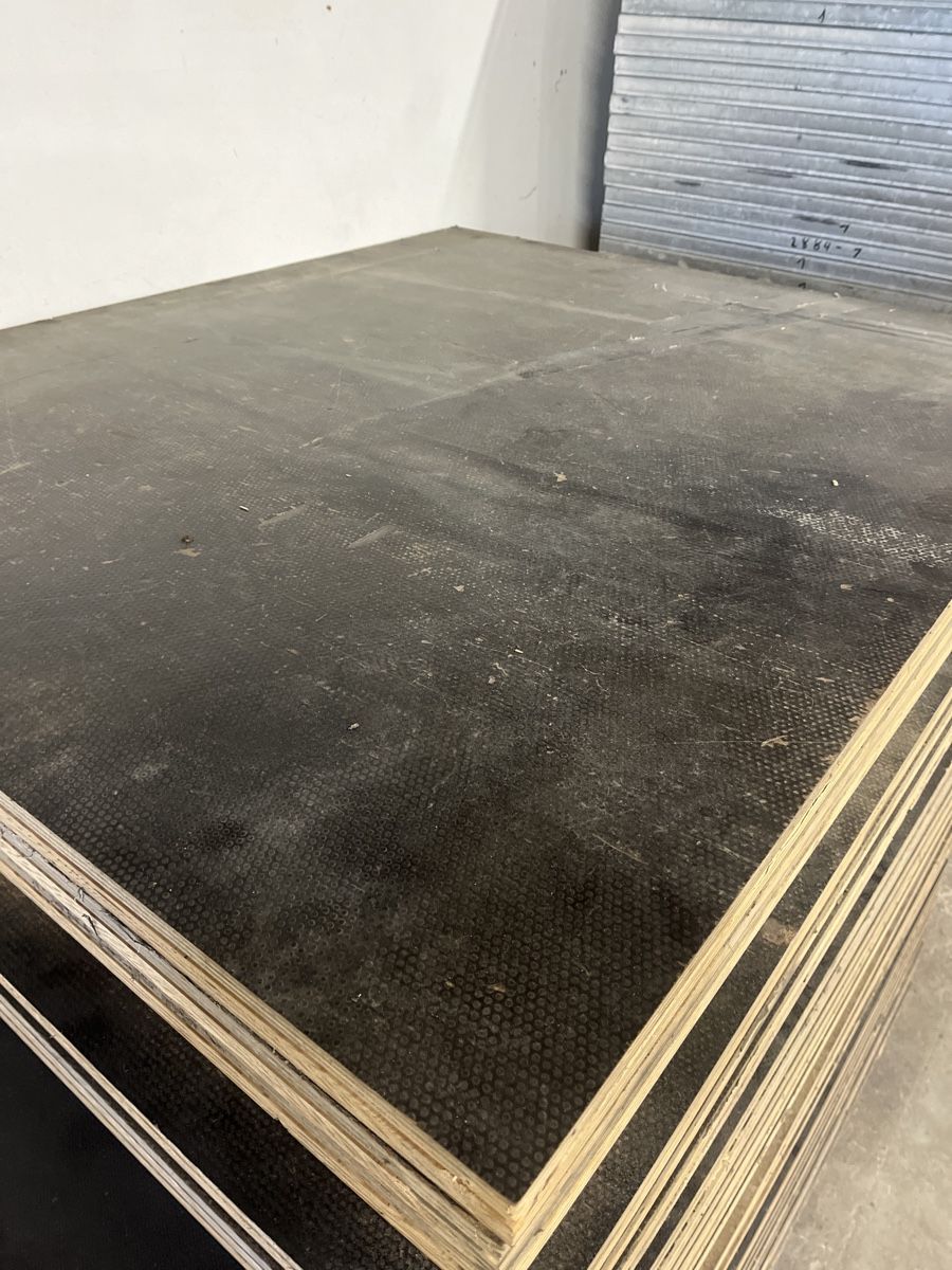 Articoli in legno: Siebdruckplatten – Usato da Rickenbach LU venduto da fla_9ft6