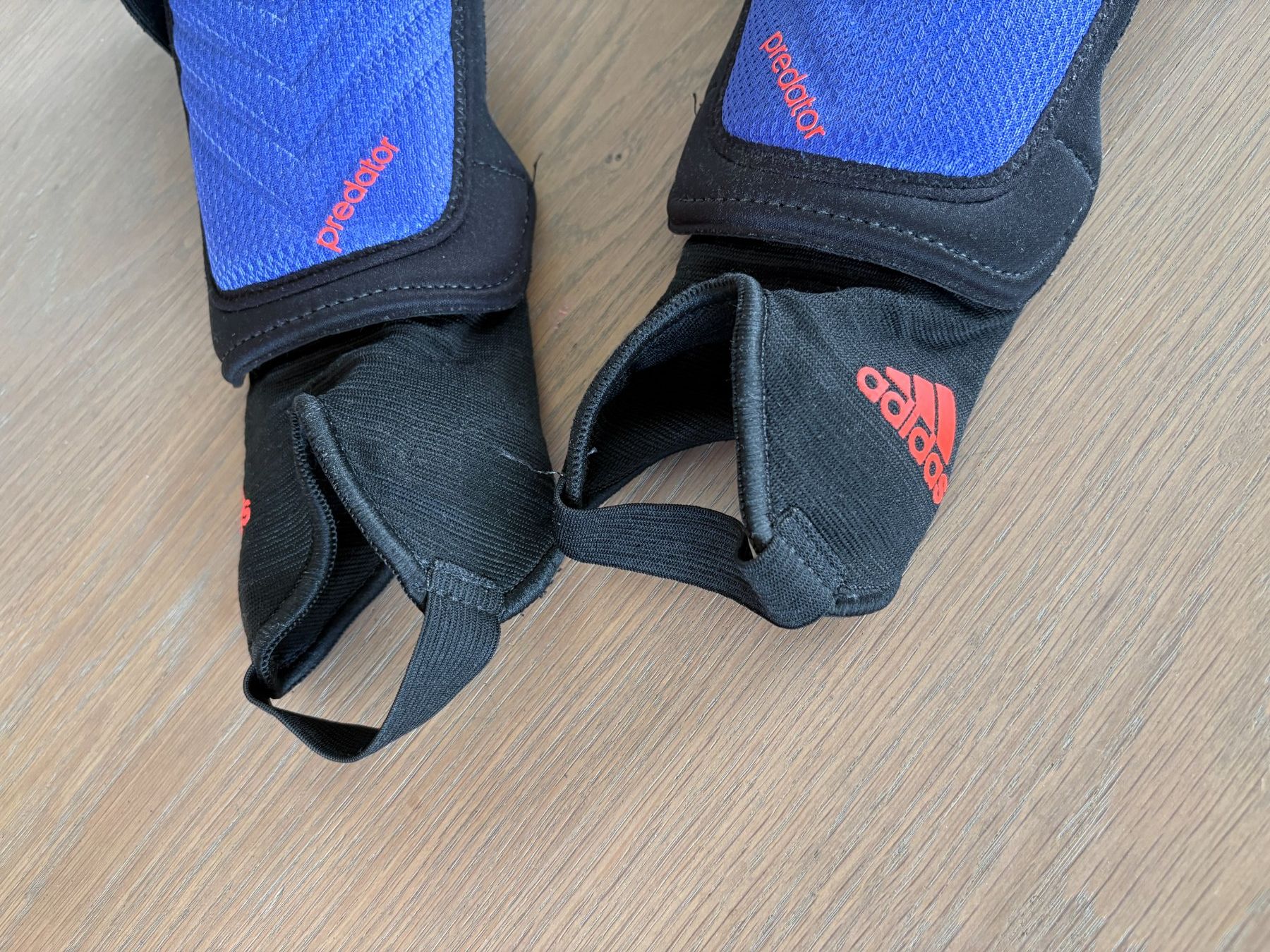 Protezioni & Imbottiture: Kinder-Schienbeinschoner, adidas, Gr. M – Usato da Rüschlikon venduto da user999 2