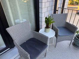 2 Gartenstühle Rattanoptik Kissen Anthrazit guter Zustand
