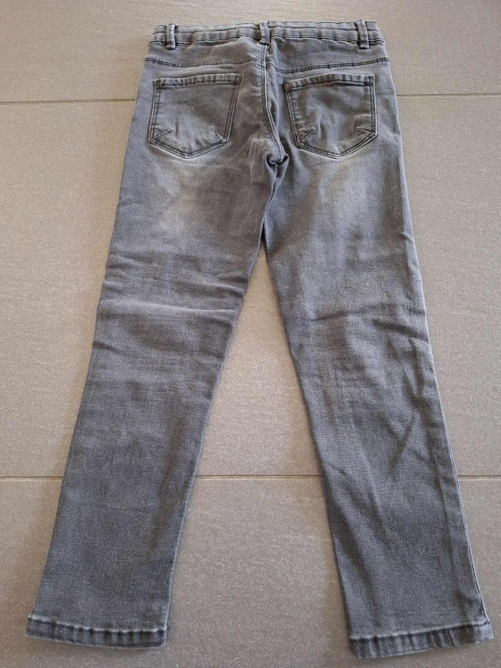 Pantaloni: Kinder Jeans Vertbaudet grau Gr. 128 – Usato da Brittnau venduto da Norge77 1