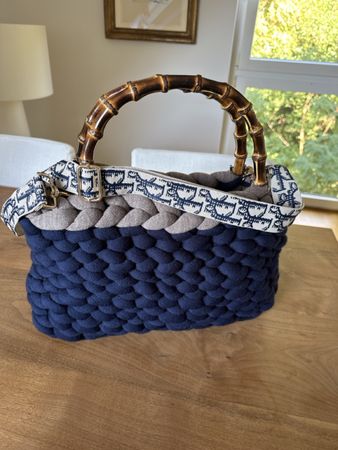Handtasche gestrickt mit Bambusgriff blau beige neu