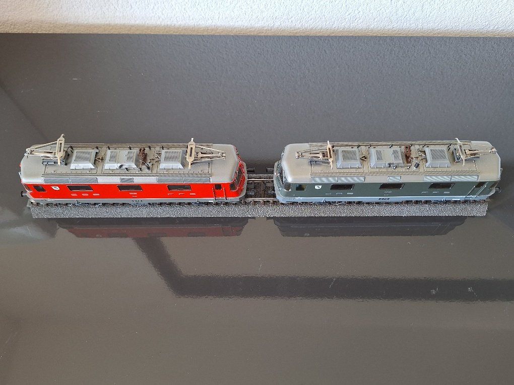 Hag HO. 2 locomotives CFF Re 4/4 II avec écusson Porrentruy (Neu ...