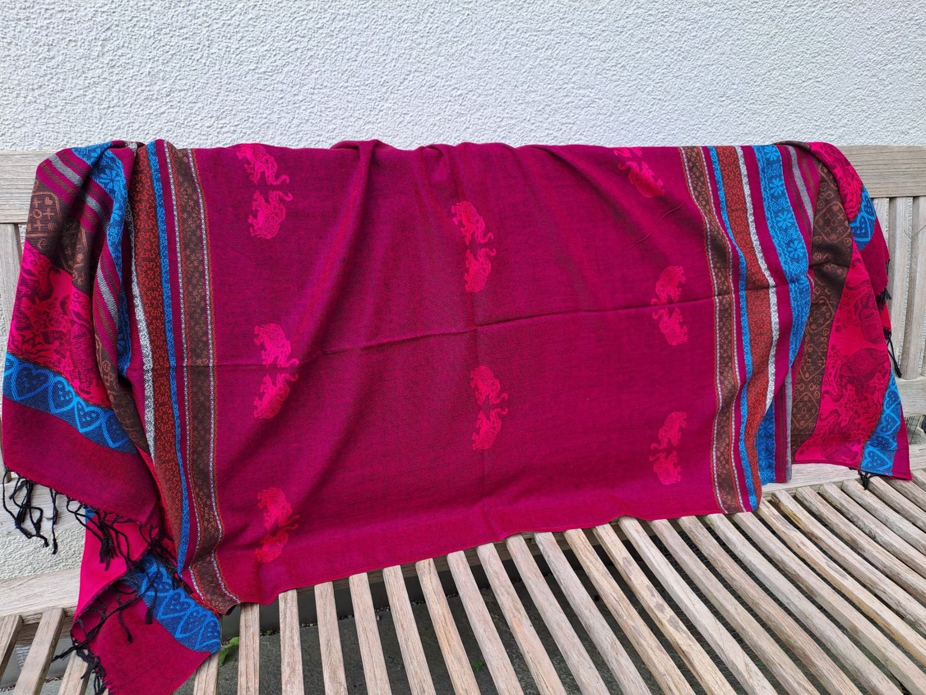 Foulards, Tücher & Schals: Cashmere-Schal, pink mit Ethno-Muster und Fransen – Gebraucht aus Volketswil von ronbons 5