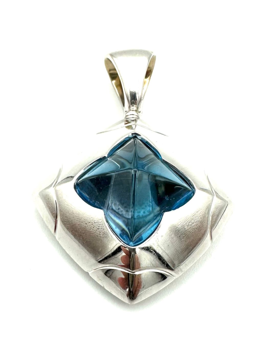 Bulgari Ciondoli: BVLGARI. Collection "Pyramide", pendentif or 18K et topaze – Usato da Renens VD venduto da Diademe.sarl 1