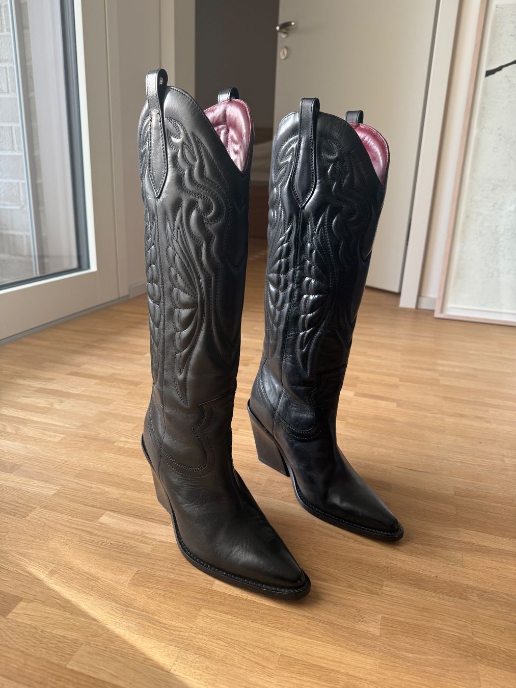 Scarpe da donna: Schwarze Cowboy Stiefel – Usato da Zürich venduto da Bianca111_ 1