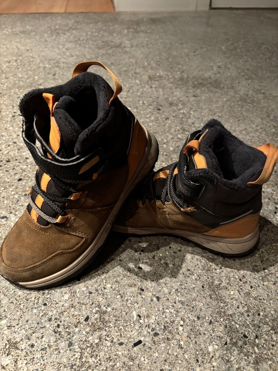 Decathlon Scarpe per ragazzi: Chaussures d'hiver decathlon pointure 33 – Usato da Sion venduto da tchana77 1