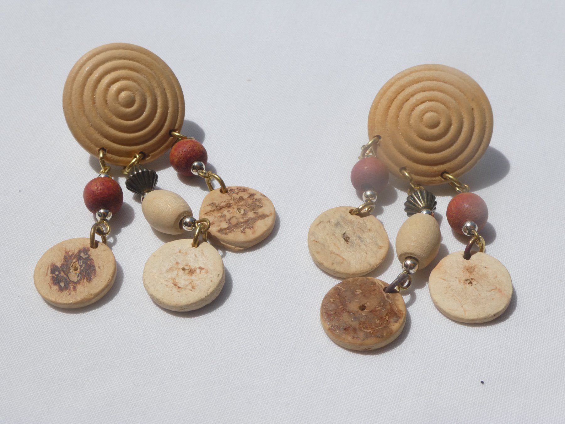 Orecchini pendenti & Orecchini a lobo: Grosse Vintage Ohrstecker, Holz, Modeschmuck – Usato da Gattikon venduto da kaandooh