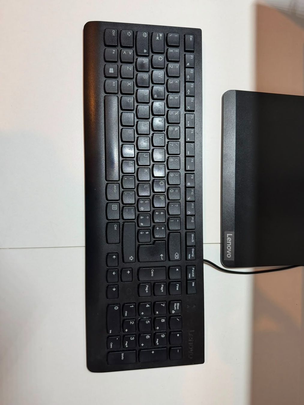 Lenovo PCs: Lenovo All-in-One Computer V50a-22IMB Intel i5 – Gebraucht aus Domat/Ems von vit_6c5l 3