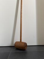 Antike Holzkegel-Keule, robust und dekorativ